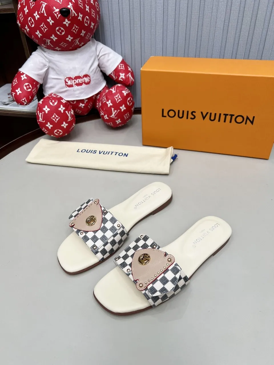 👟👟Ex-factory price 320👟👟 Genuine leather sole +40 Louis Vuitton, 1:1 advanced customization upper, fabric: customized LV special fabric, lining: sheepskin, original molding hardware, code number: 35-42, order with pictures, welcome to send pictures to place an order,